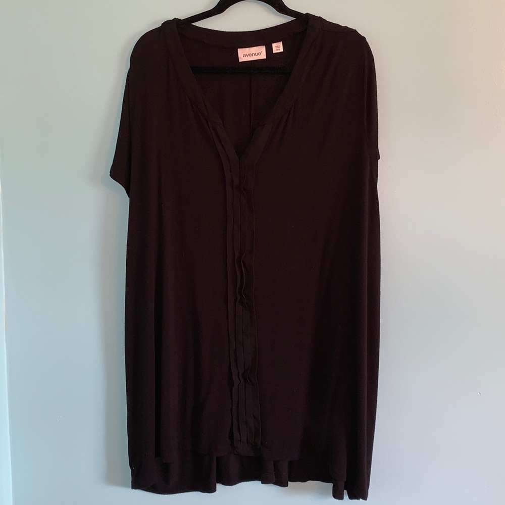 Avenue 30/32 Black hi-lo shirt with tuxedo detail